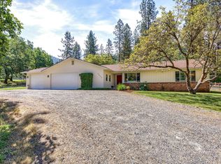 1455 Summit Loop, Grants Pass, OR 97527