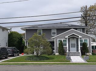 516 Dogwood Ave, Franklin Square, NY 11010