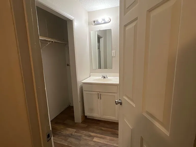 1004 County Road 3771 — Photo 7