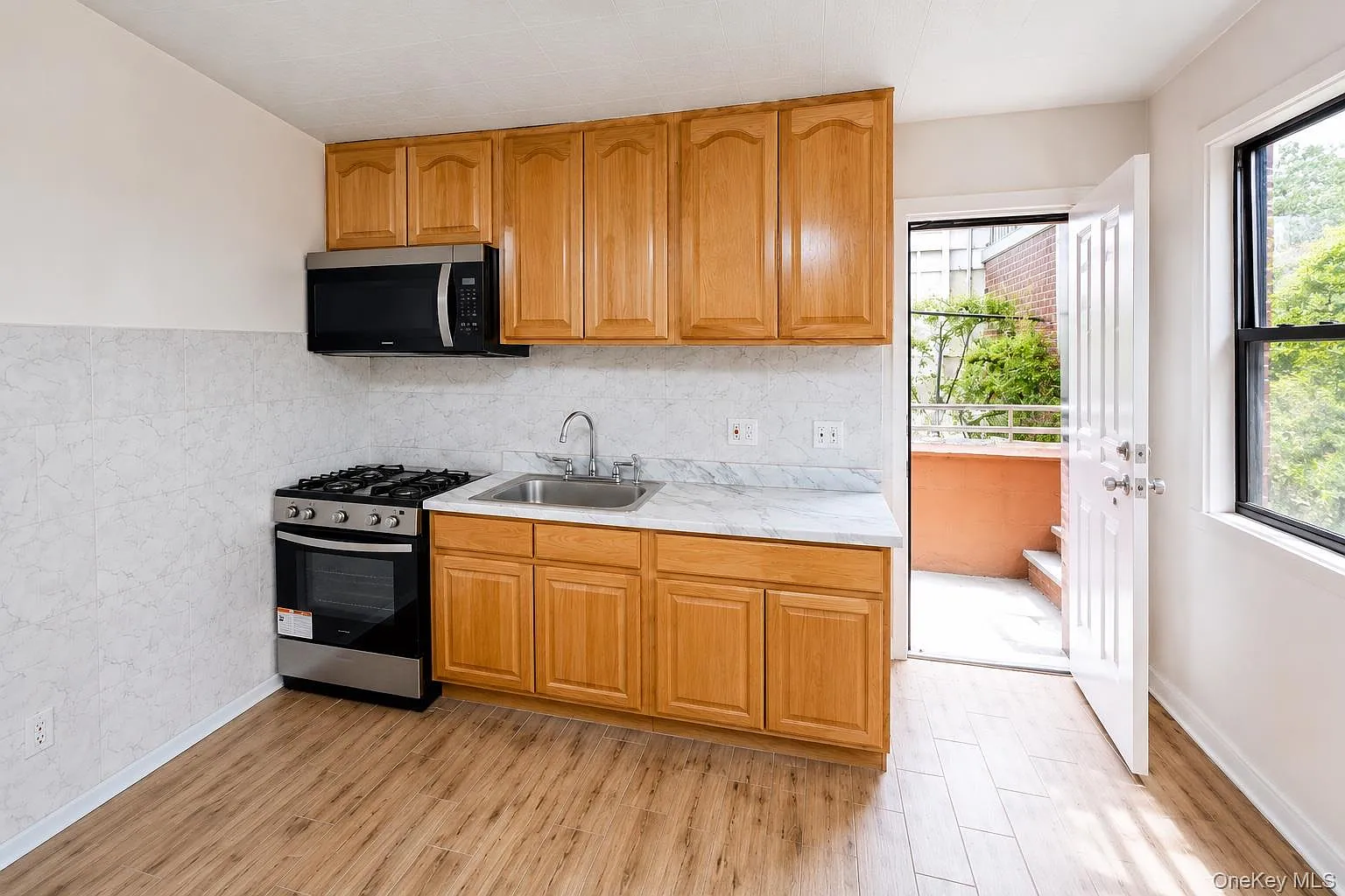 1 bed, 1.0 bath, 575 sqft, $1,950 — Photo 3