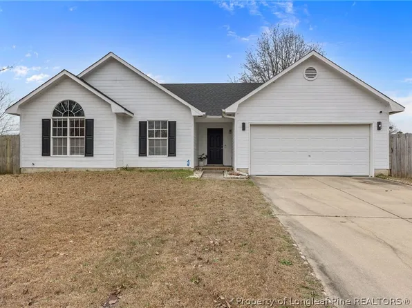 136 Chapel Hill Dr, Raeford, NC 28376