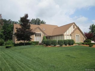 20443 Wayne Rd, Livonia, MI 48152