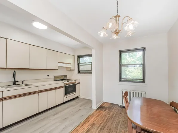 147-23 71st Avenue image 4 of 14