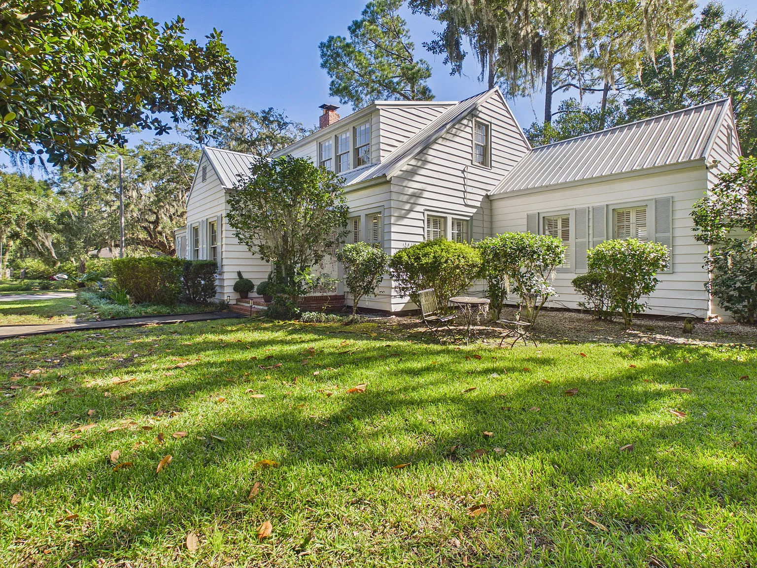 4 bed, 2.5 bath, 3000 sqft, $3,750 — Photo 2