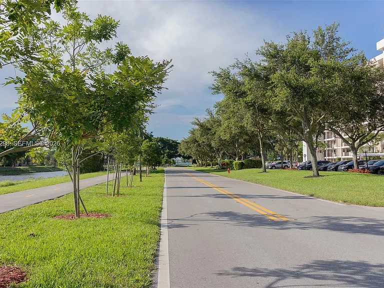 3250 N Palm Aire Dr #202 — Photo 23