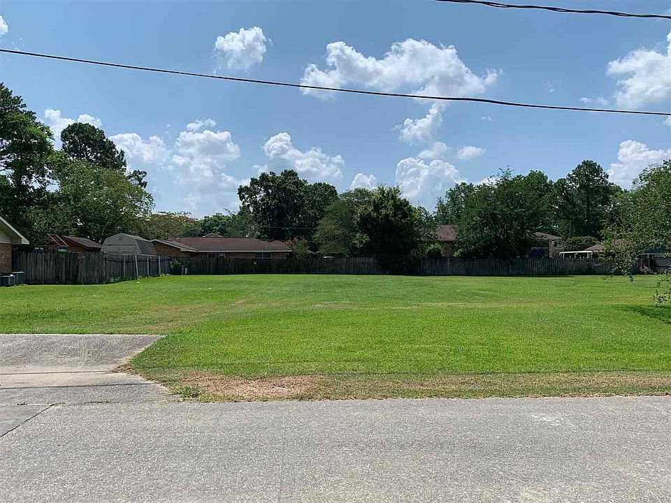 2nd image of 515 Oakwood Dr