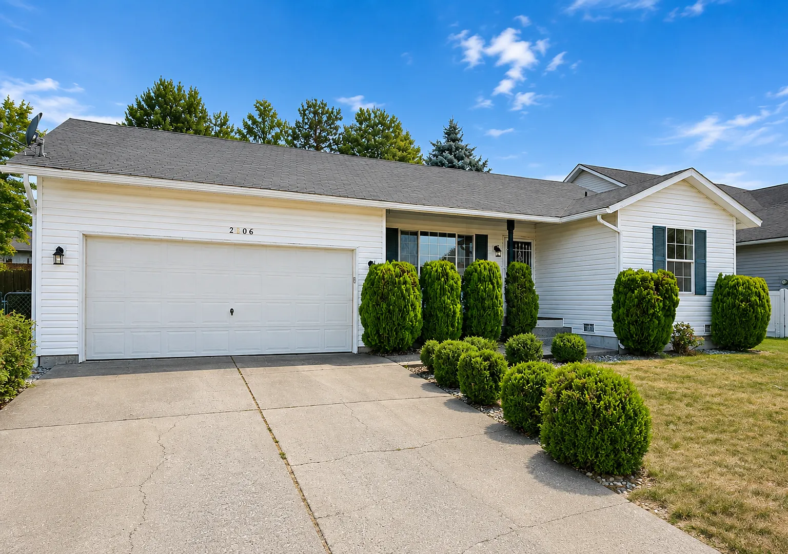 Beautifully Refreshed Cheney Home | 2 Bed 2 Bath Garage Prime Location Near EWU — Photo 2