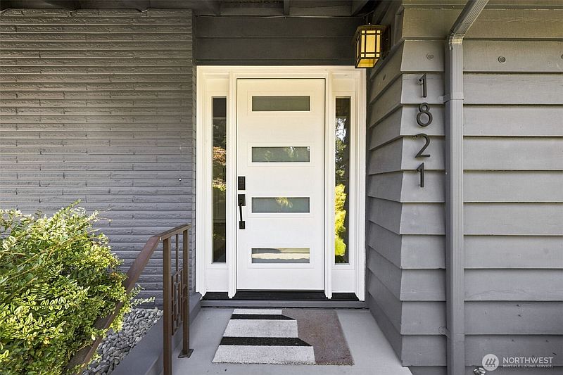 3rd image of 1821 155th Avenue SE