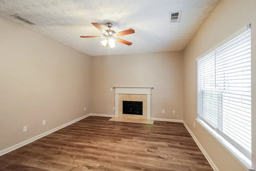 4 bed, 2.5 bath, 1863 sqft, $2,800 — Photo 4