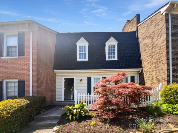 8026 Regent Park Ln, Charlotte, NC 28210