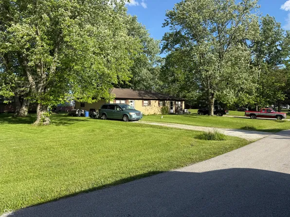8191-8193 N Maple Dr, Mooresville, IN 46158