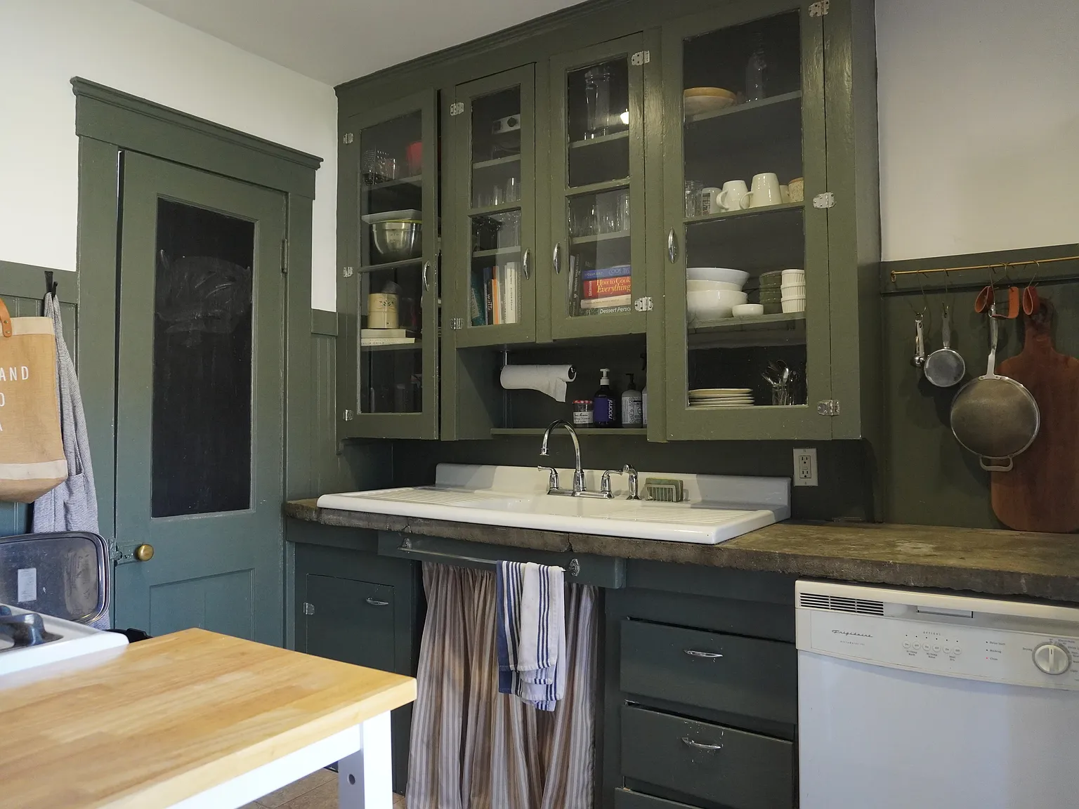 2 bed, 950 sqft, $1,900 — Photo 3