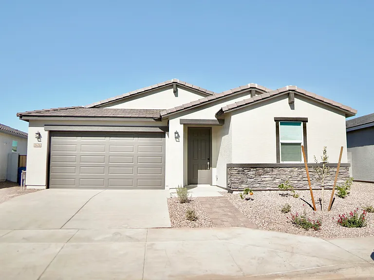 2426 E Grenache Rd — Photo 1