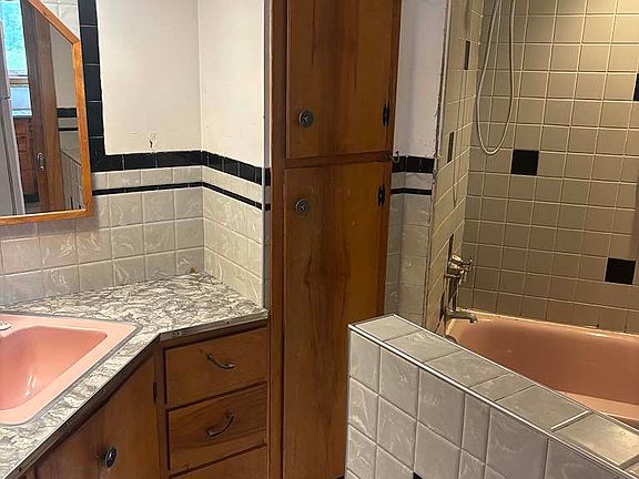 4th image of 115 Vet Center Dr APT 2