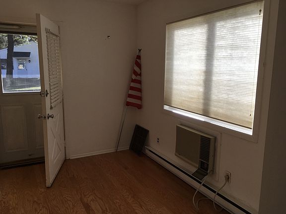 4th image of 28B Maine Ave