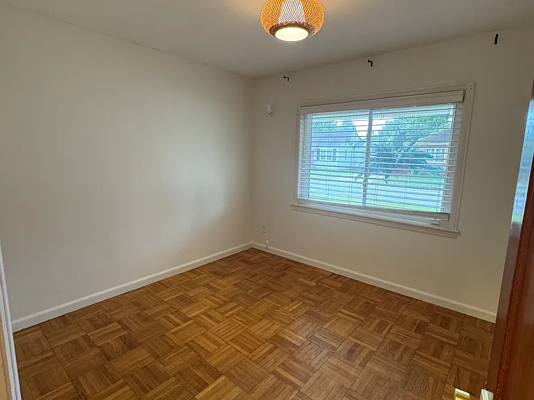 2314 E 38th St — Photo 5