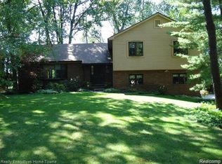 2625 Fairway Ln, Fort Gratiot, MI 48059