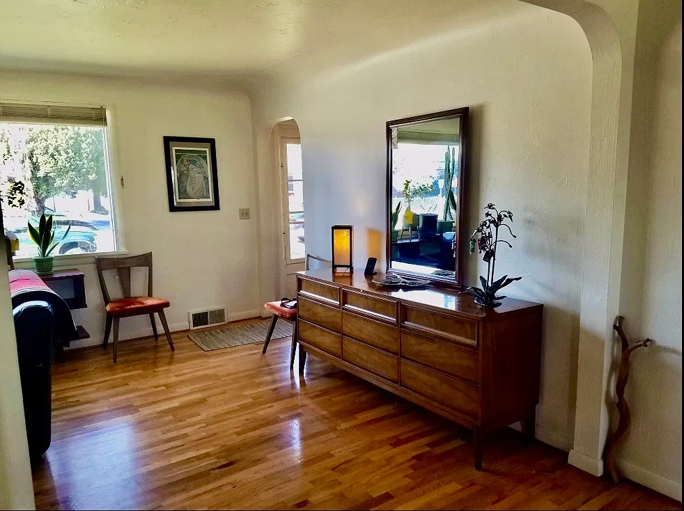639 W Kent Ave — Photo 4