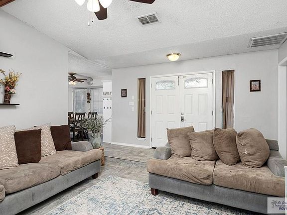 4th image of 902 N 26th St