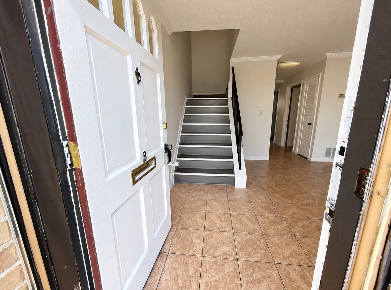 2 bed, 1180 sqft, $1,700 — Photo 2
