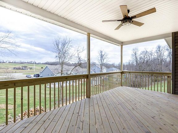 5th image of 122 Honeysuckle Ln