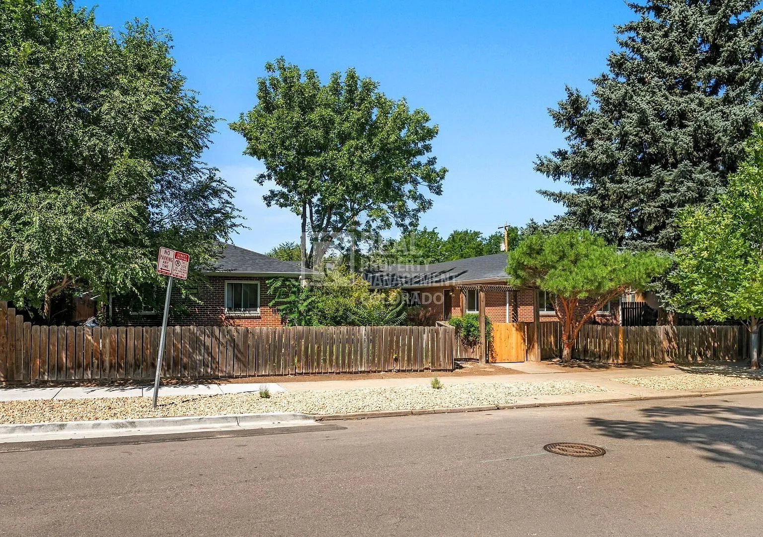 Updated 2-Bedroom Townhouse in South Park Hill — Photo 2