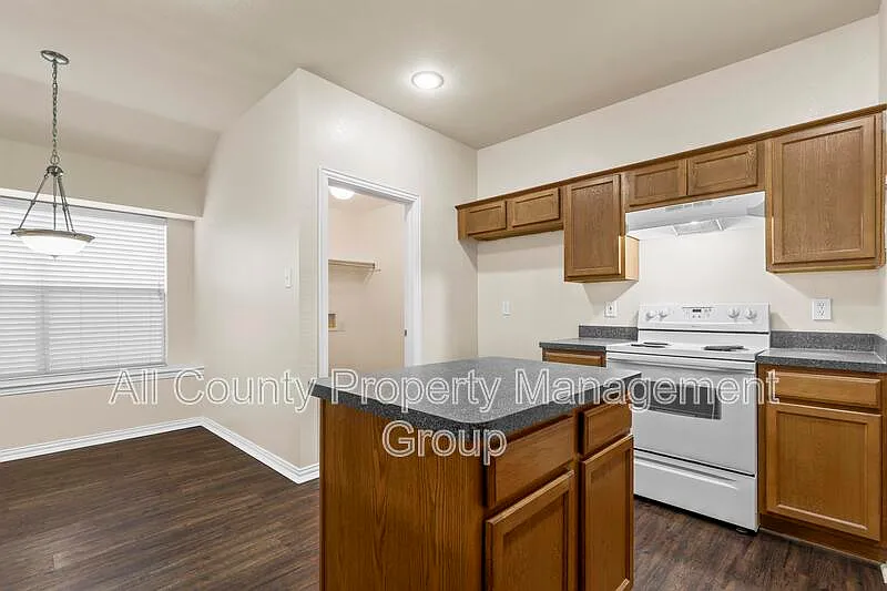 3 bed, 2.0 bath, 1526 sqft, $1,895 — Photo 4