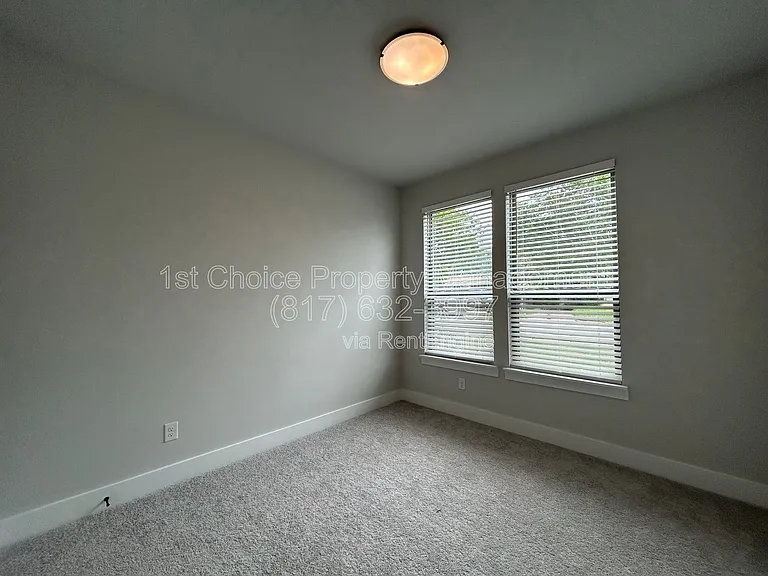 1609 Sharon St — Photo 4