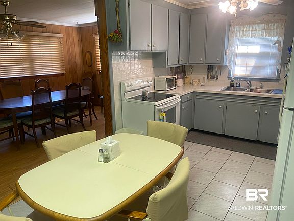 4th image of 404 N Forest Hill Dr