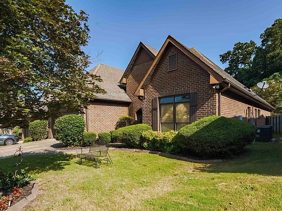 3rd image of 4660 Sterling Glen Ln