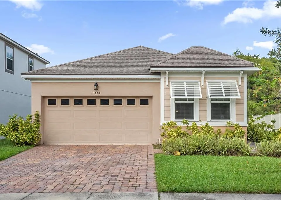 2444 Varenna Loop