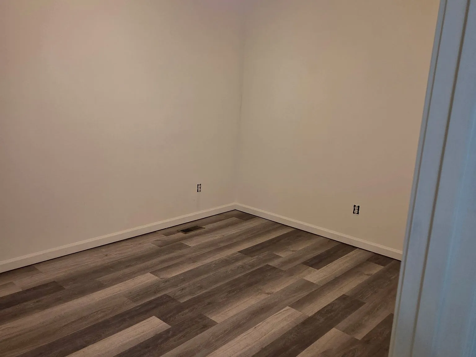 2 bed, 1.5 bath, 980 sqft, $900 — Photo 2