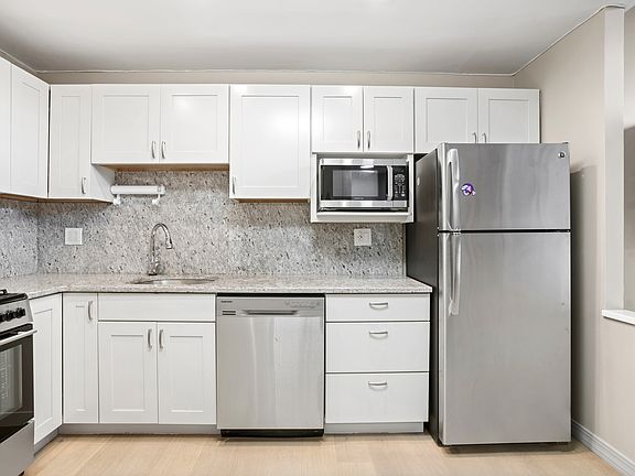 4th image of 225 E 86th St APT 1101