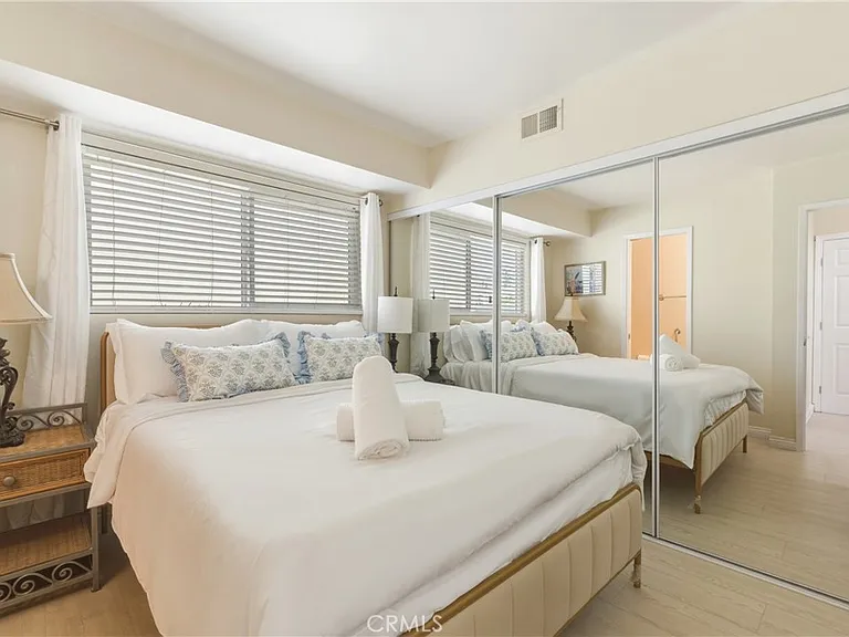 883 Katella St — Photo 31