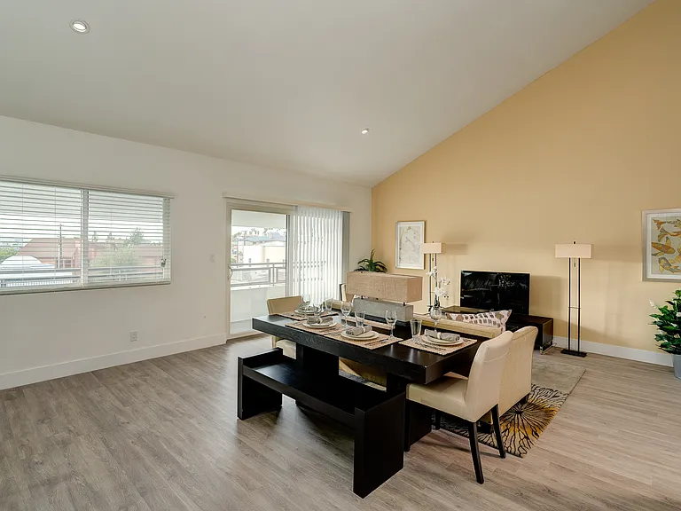 439 Stocker Apartments — Photo 33