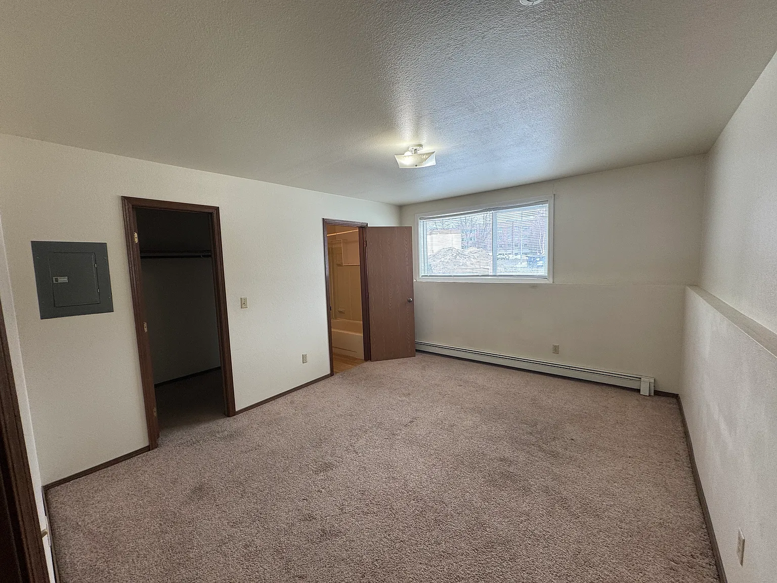 1 bed, 644 sqft, $1,200 — Photo 3