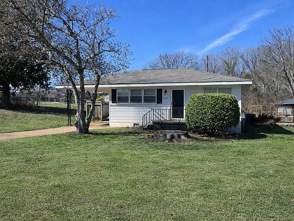 2nd image of 1508 Chisholm Rd