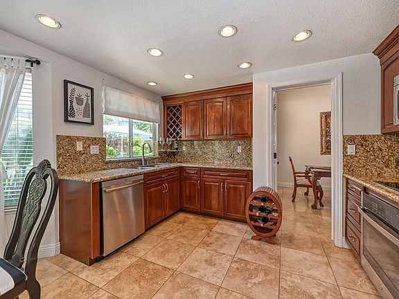 3rd image of 8544 Vintage Park Dr