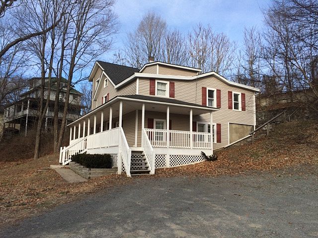 2nd image of 104 Mill St