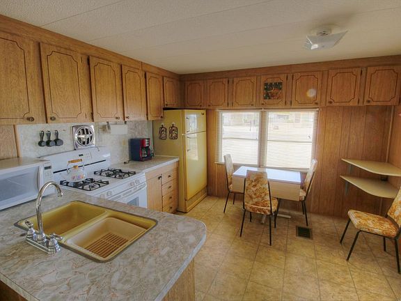 4th image of 307 S 74th Pl