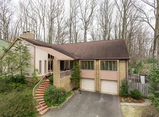 7306 Hooking Rd, Mc Lean, VA 22101