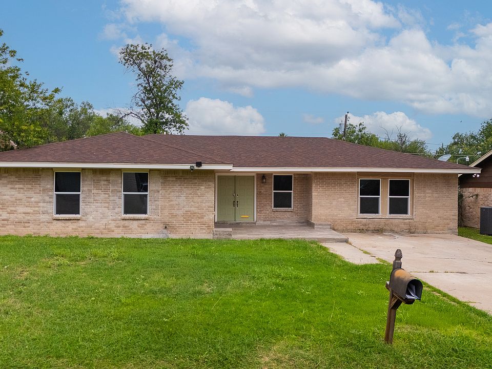 1st image of 2139 Ricks Dr