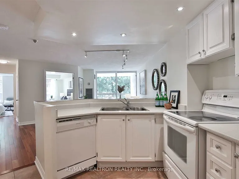 77 Maitland Pl #326 — Photo 15