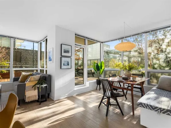 128 W 2nd St SW #102, Calgary, AB T2P 0S7