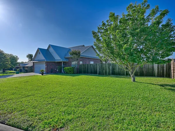 1200 Cheyenne Dr, Brenham, TX 77833