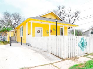 326 N East Ln, Uvalde, TX 78801