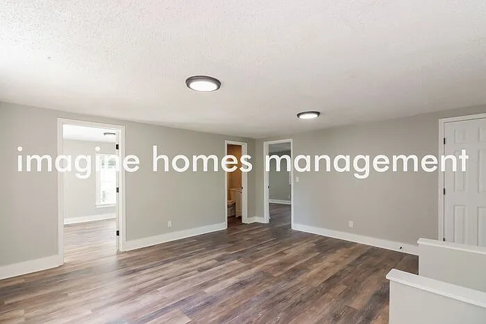 8516 Robinson St — Photo 13