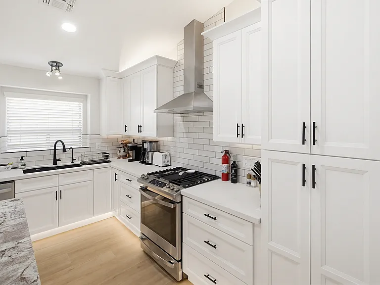 12516 W Solano Dr — Photo 5