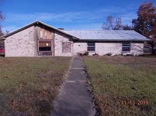 707 W 5th St, Clarksville, TX 75426