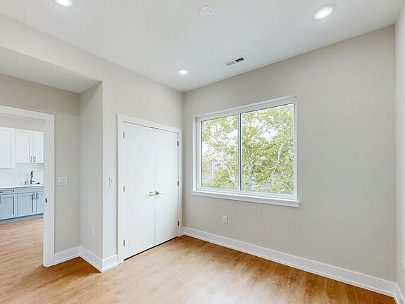 5th image of 723 N 35th St Unit 304